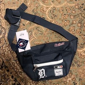 Hershel Seventeen Hip Pack MLB Detroit Tigers- Brand New!!!